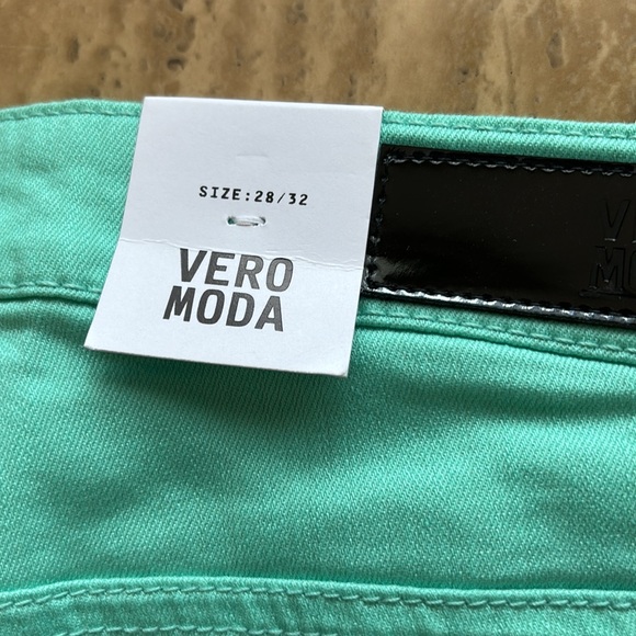 Vero Moda Jeans. Teal Denim. Wonder Jegging. Size 28.  
New with tags. - Picture 9 of 10